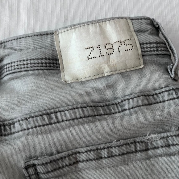 Zara Basic Z1975 Cut Off Hem Distressed Gray Jeans - Picture 2 of 4